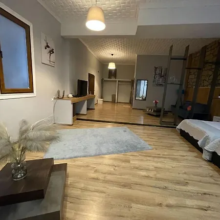 R34 Boutique Къща за гости