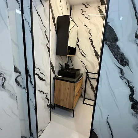 R34 Boutique Къща за гости