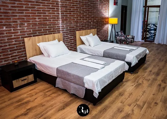 R34 Boutique 4* 大特尔诺沃