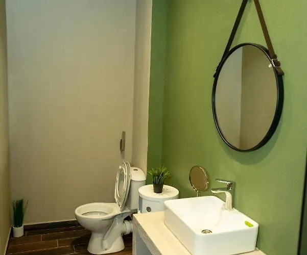 招待所 R34 Boutique