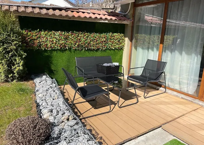 招待所 R34 Boutique